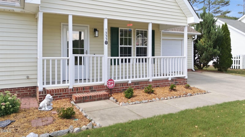 1333 Stone Arch Dr, Fuquay Varina, NC 27526
