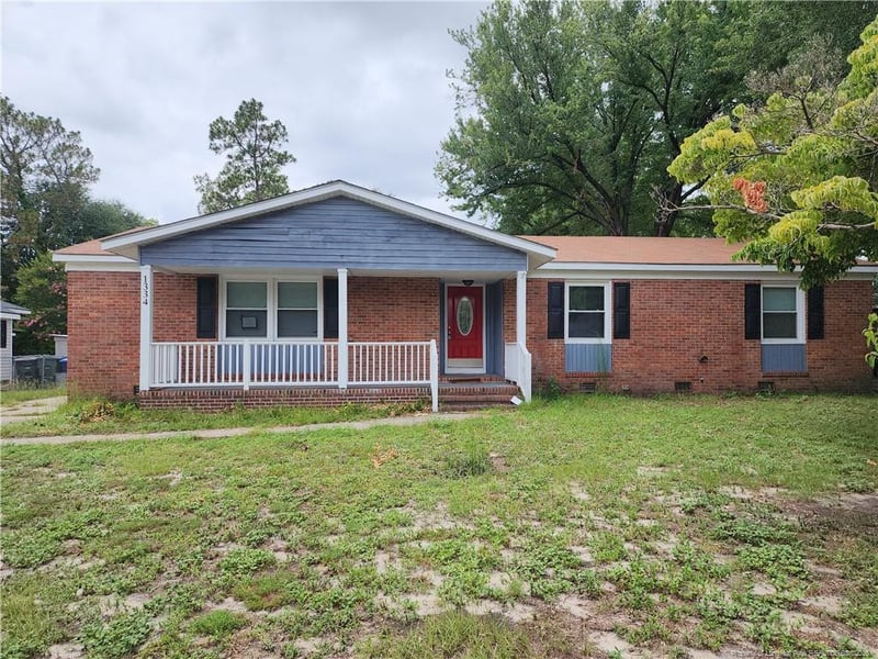1334 Camelot Dr, Fayetteville, NC 28304