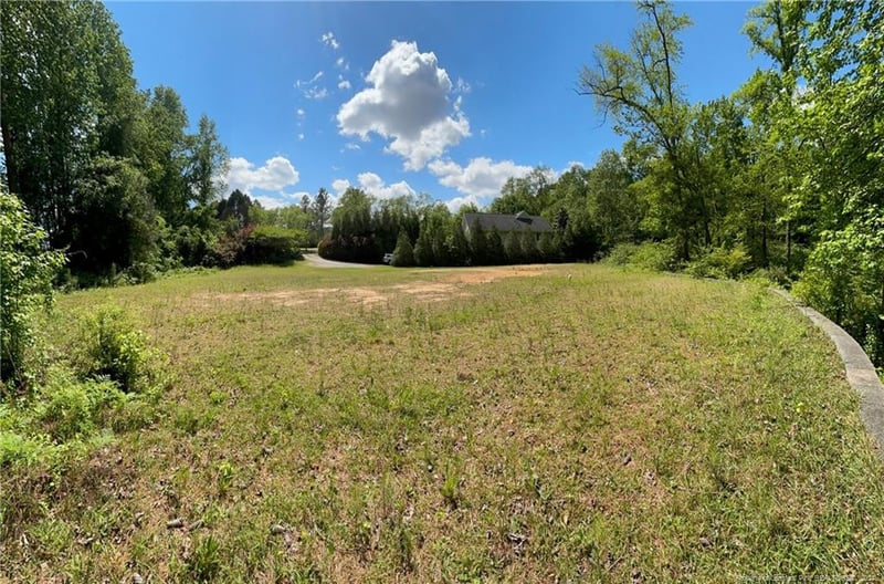 1335 Longleaf Dr, Fayetteville, NC 28305