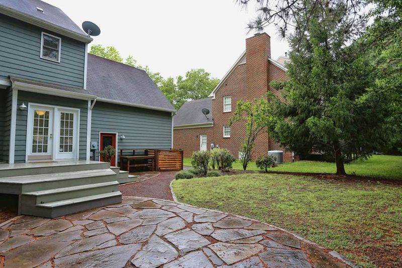 1337 Daventry Ct, Chapel Hill, NC 27517