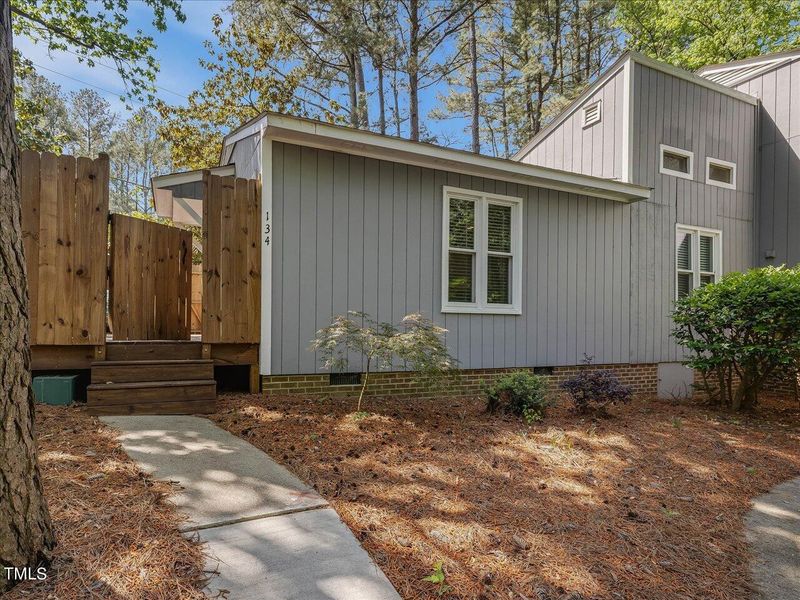 134 Carmichael Ct, Cary, NC 27511