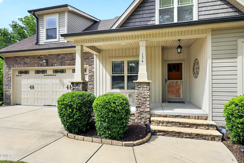 134 Chippenham Ct, Clayton, NC 27520