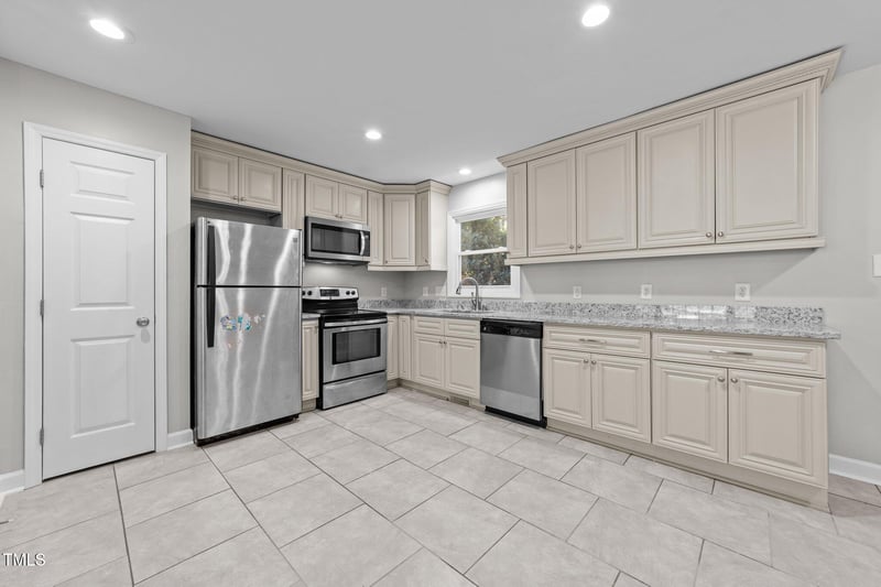 134 Lake Pine Dr, Cary, NC 27511