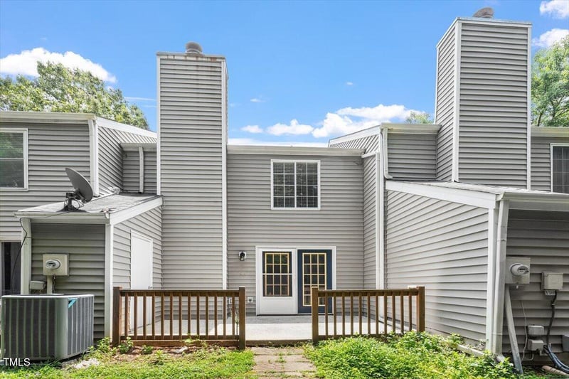 134 Luxon Pl, Cary, NC 27513