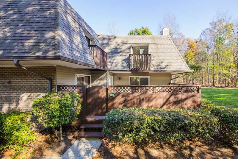 134 Springberry Ln, Chapel Hill, NC 27517