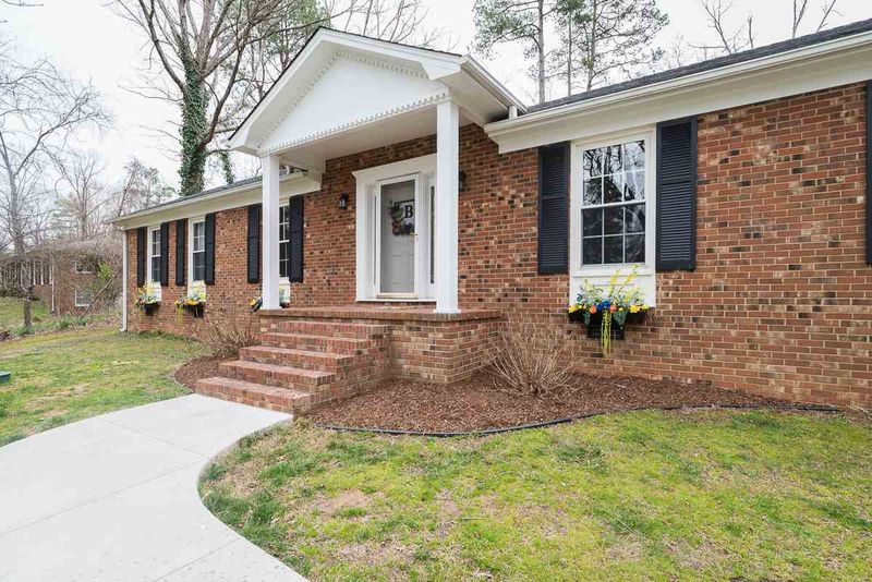 1349 Shamrock Dr, Burlington, NC 27215