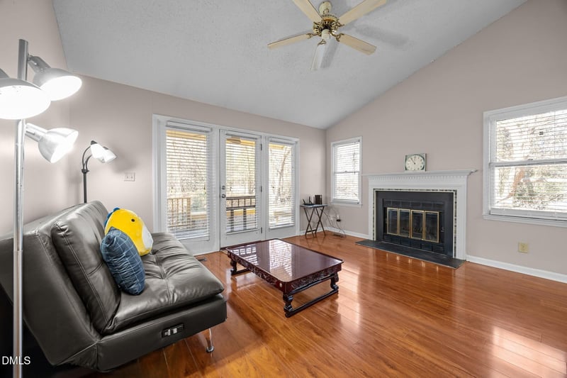 135 Boldleaf Ct, Cary, NC 27513