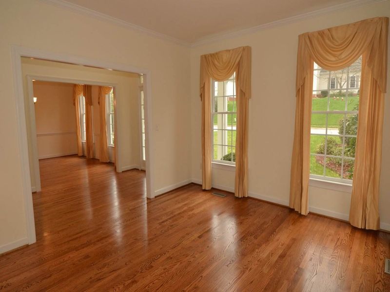135 Castlefern Dr, Cary, NC 27513