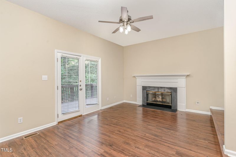 135 Charter Ct, Cary, NC 27511