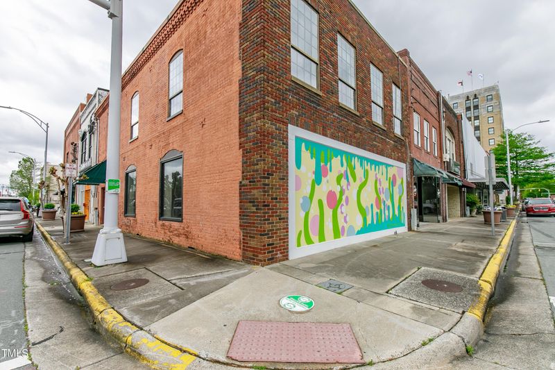 135 W Davis St, Burlington, NC 27215