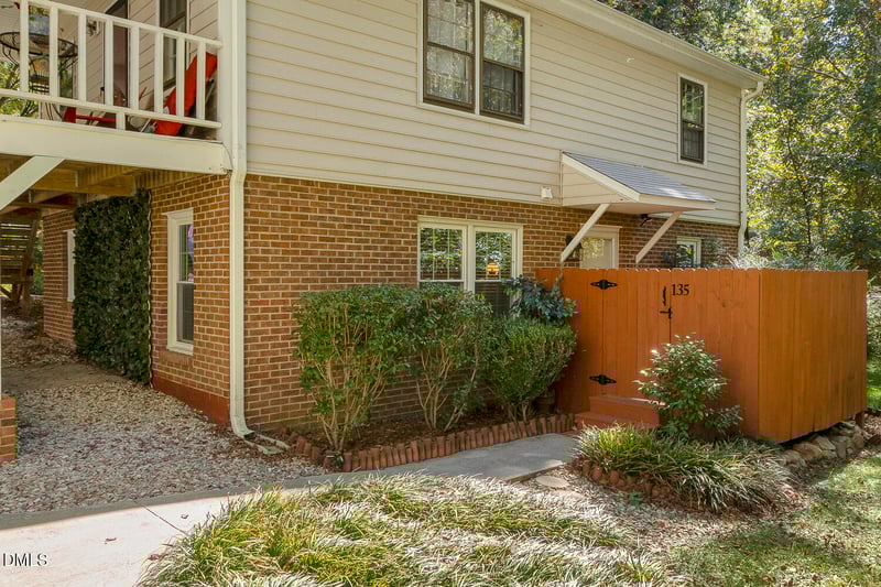 135 Drummond Pl, Cary, NC 27511