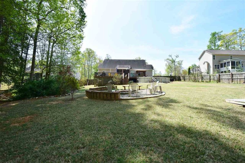 135 Fountain Dr, Clayton, NC 27520