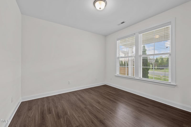 135 Glenfield Ln, Burlington, NC 27215