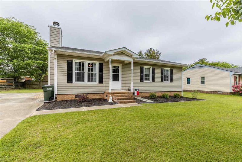 135 Hillcrest Cir, Clayton, NC 27520