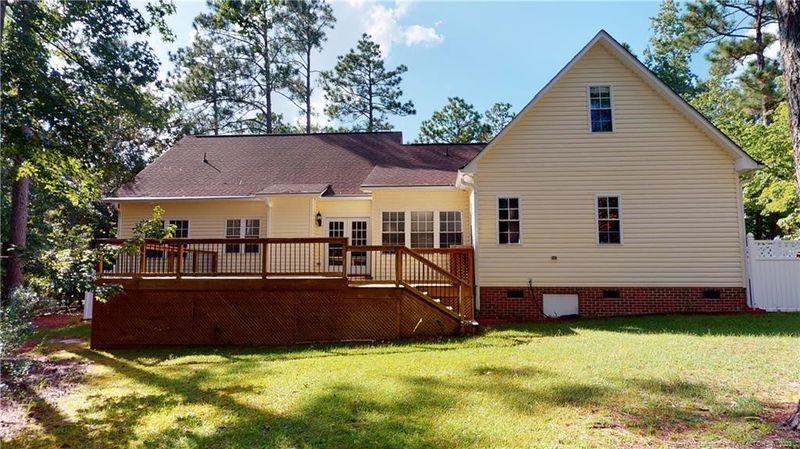 135 Lakeside Ln, Sanford, NC 27332