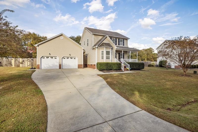 135 Moonlight Dr, Fuquay Varina, NC 27526