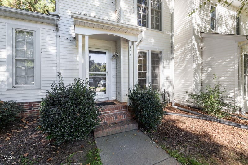 135 Planetree Ln, Cary, NC 27511