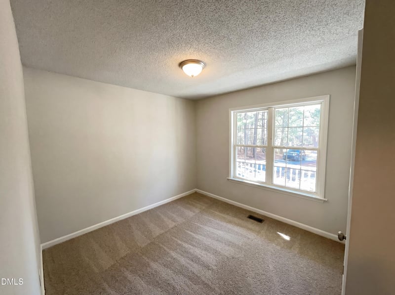 135 Sommerset Dr, Clayton, NC 27520