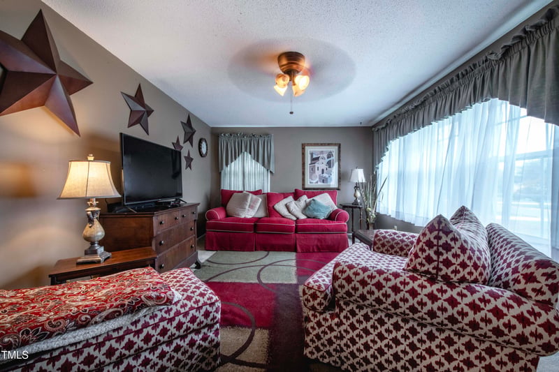 135 Stratford Dr, Wendell, NC 27591