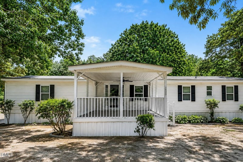 135 Trails End Dr, Selma, NC 27576