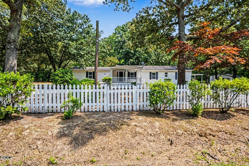 135 Trails End Dr, Selma, NC 27576