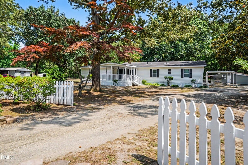 135 Trails End Dr, Selma, NC 27576