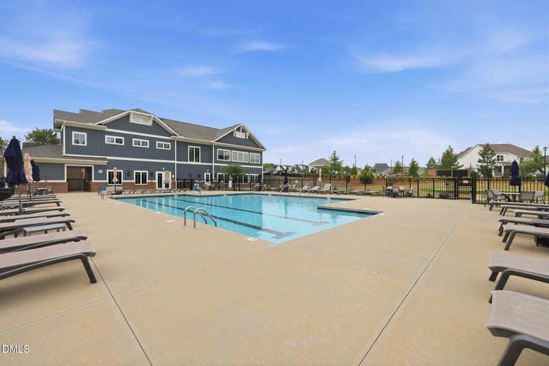 135 Village Walk Dr, Clayton, NC 27527