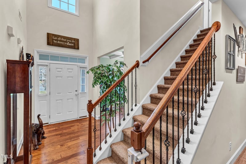 135 Whitebark Ln, Clayton, NC 27520