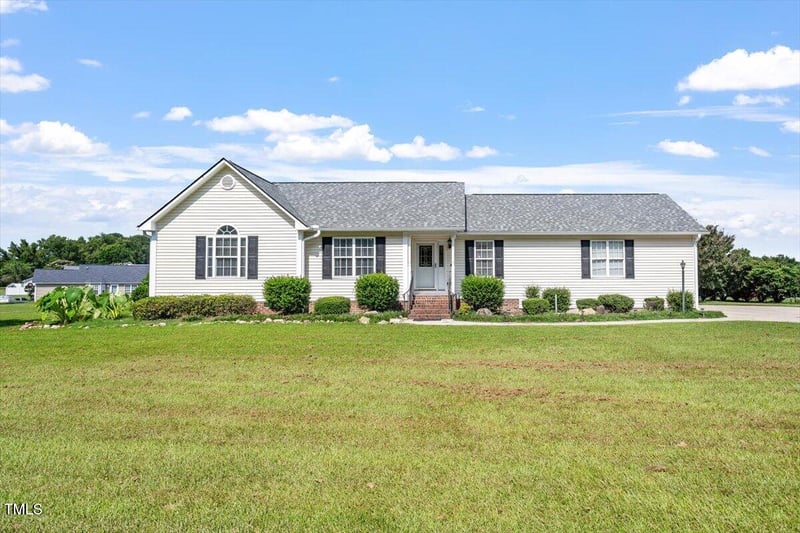 1352 Smith Rd, Smithfield, NC 27577