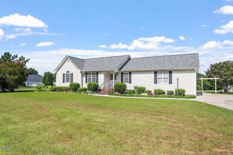 1352 Smith Rd, Smithfield, NC 27577