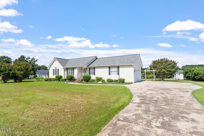 1352 Smith Rd, Smithfield, NC 27577