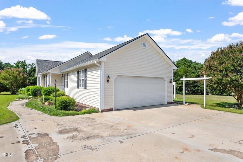 1352 Smith Rd, Smithfield, NC 27577