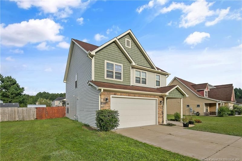 1352 Vandenberg Dr, Fayetteville, NC 28312