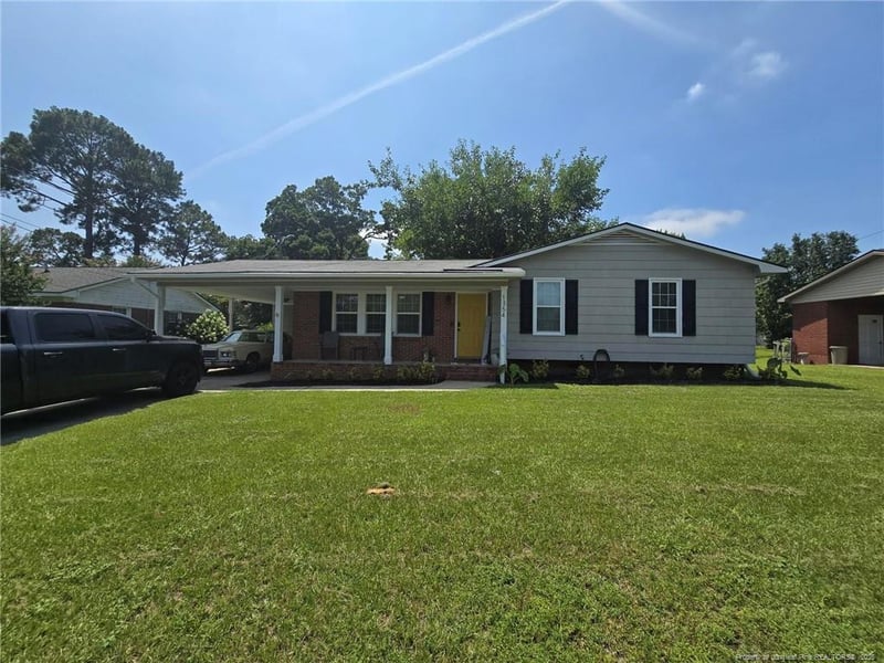 1354 Camelot Dr, Fayetteville, NC 28304