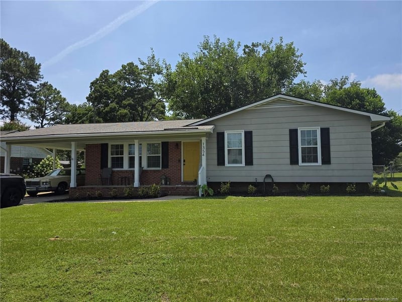 1354 Camelot Dr, Fayetteville, NC 28304