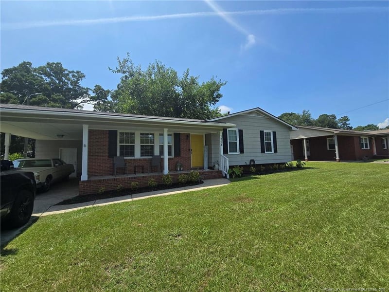 1354 Camelot Dr, Fayetteville, NC 28304