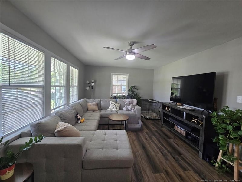 1354 Camelot Dr, Fayetteville, NC 28304