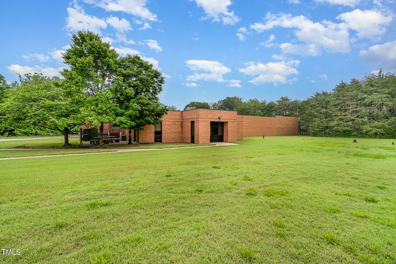 1357 Industry Dr, Burlington, NC 27215