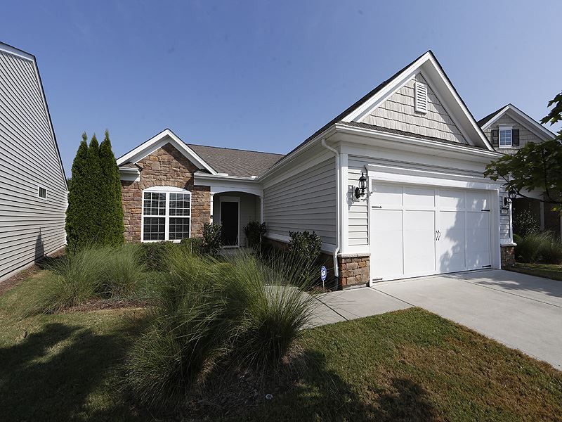 136 Arvind Oaks Cir, Cary, NC 27519