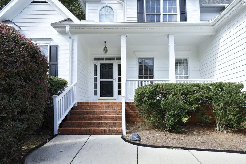 136 Castlefern Dr, Cary, NC 27513