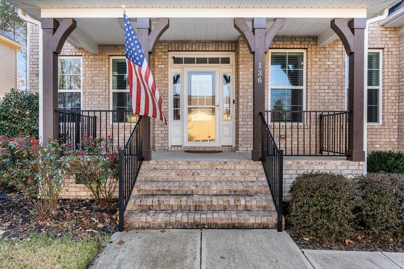 136 Chatsworth Ln, Clayton, NC 27527
