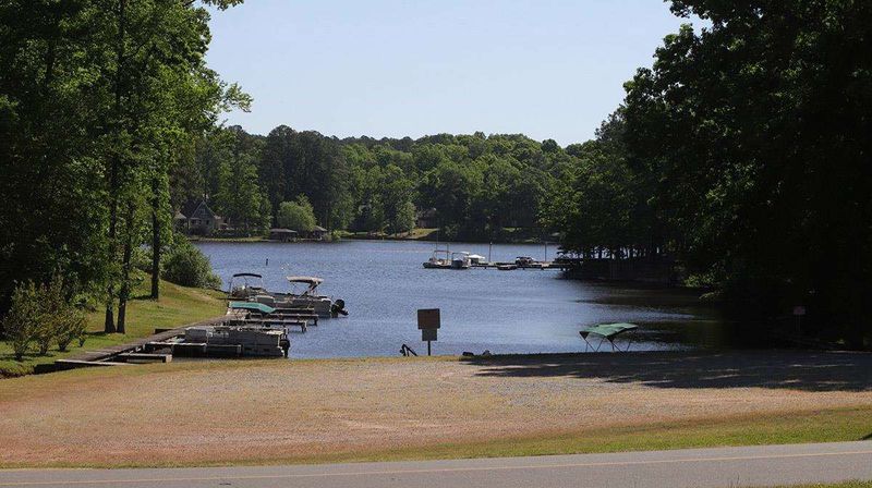 136 Chippewa Dr, Louisburg, NC 27549