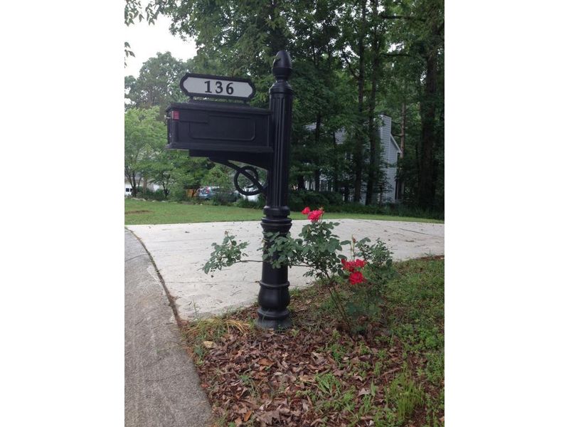 136 Edinborough Dr, Mebane, NC 27302