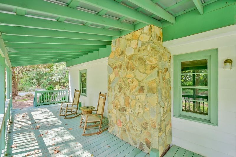 136 Fallen Oak Ln, Chapel Hill, NC 27516