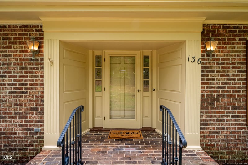 136 Hunters Ridge Rd, Chapel Hill, NC 27517