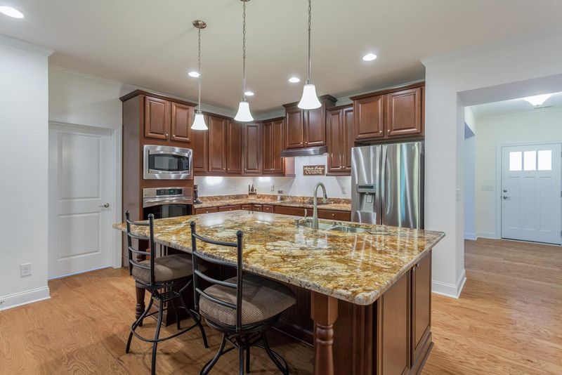 136 Inwood Forest Dr, Raleigh, NC 27603