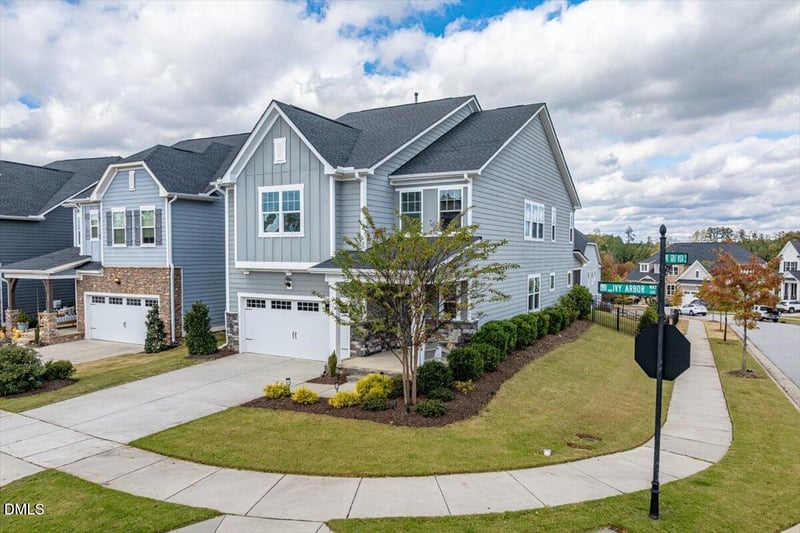 136 Ivy Arbor Way, Holly Springs, NC 27540
