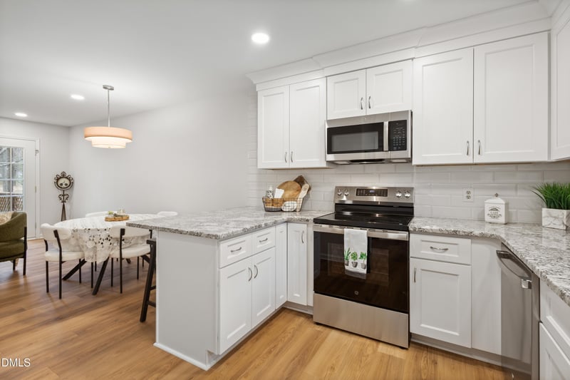 136 Lake Hollow Cir, Cary, NC 27513