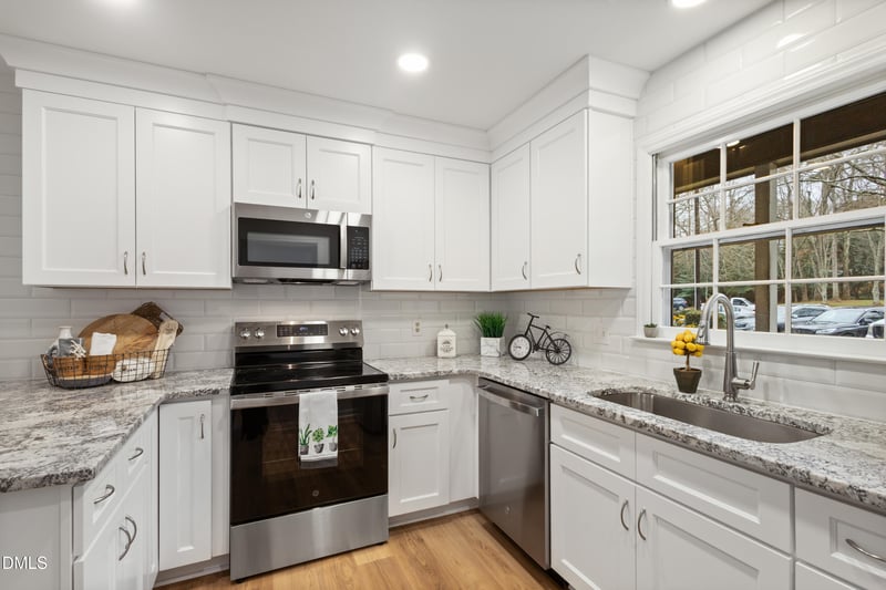 136 Lake Hollow Cir, Cary, NC 27513