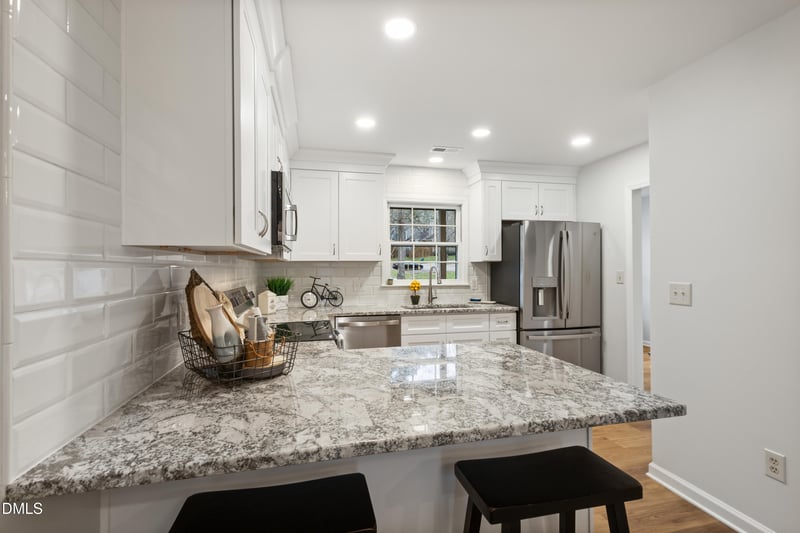 136 Lake Hollow Cir, Cary, NC 27513